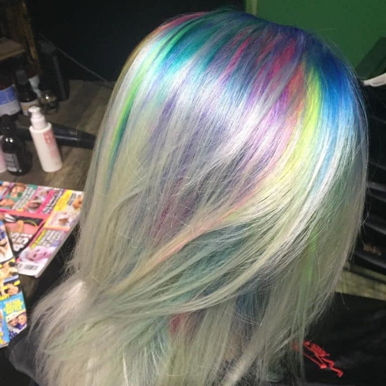 Rainbow roots : une coloration éclatante pour les cheveux