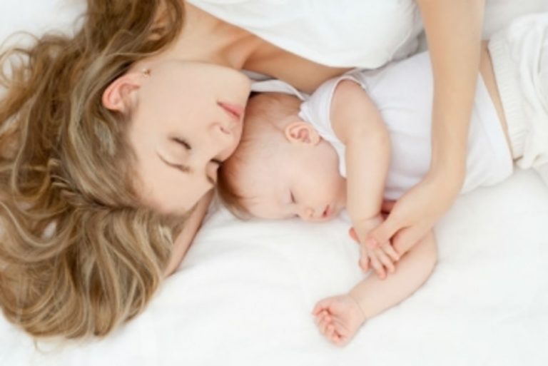 Dormir avec son bébé, est-ce nécessaire ?