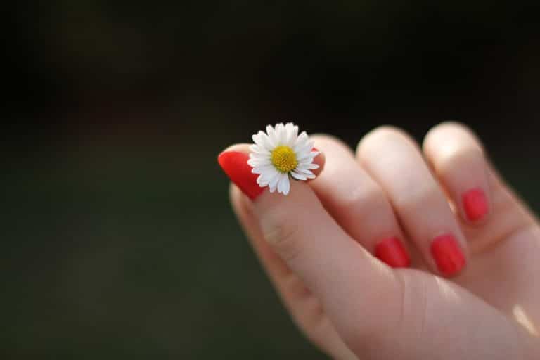 Comment prendre soin de ses ongles ?