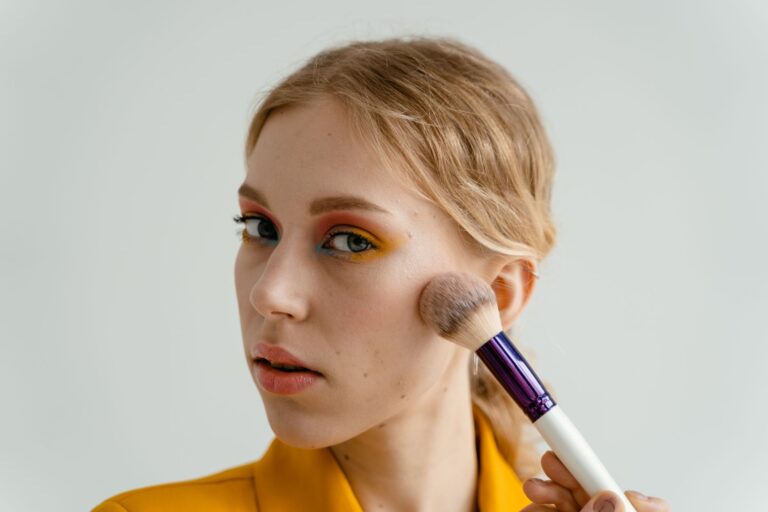 Comment mettre en valeur des yeux bleus avec le maquillage ?