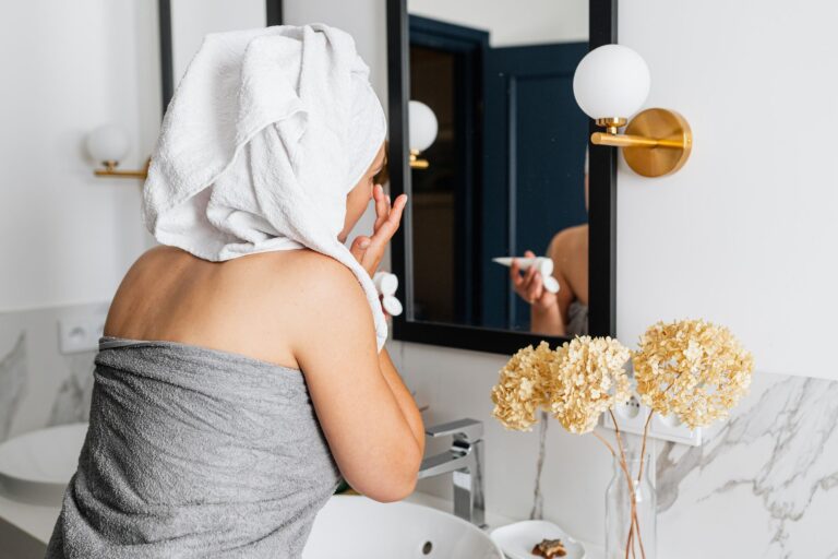 Pourquoi l&rsquo;hydratation est-elle essentielle dans une routine beauté ?