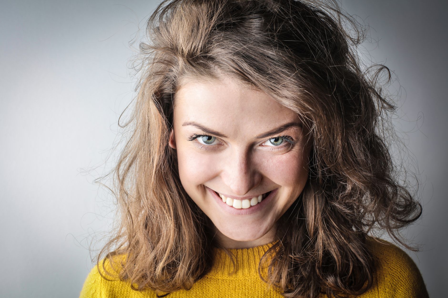Comment adopter la coiffure effet décoiffé pour un look décontracté ?