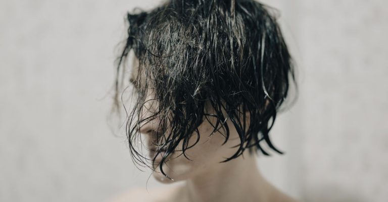 Comment faire pour éviter les cheveux gras ?