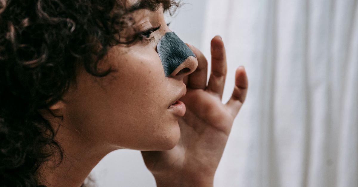 Prévenir les boutons noirs grâce à un masque à base de curcuma Prévenir les boutons noirs grâce à un masque à base de curcuma